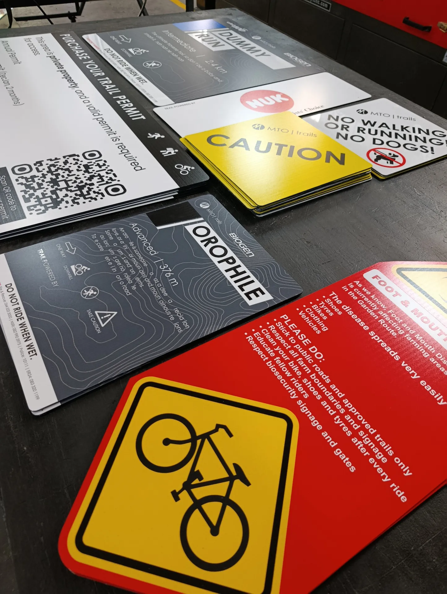 Advisory & Trail Route Signs